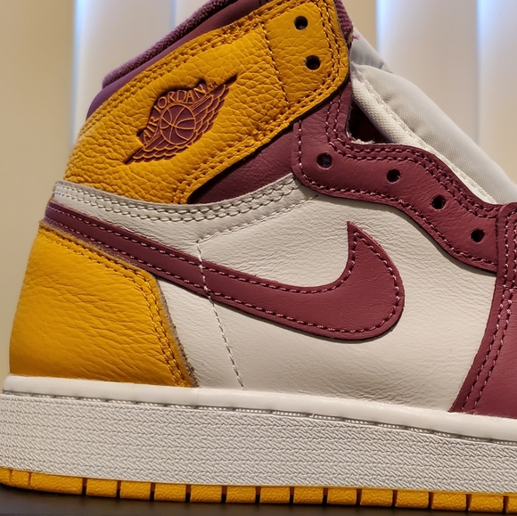 Air Jordan 1 High OG “Brotherhood” Size: 5Y = 6.5 WMNS - Picture 7 of 14